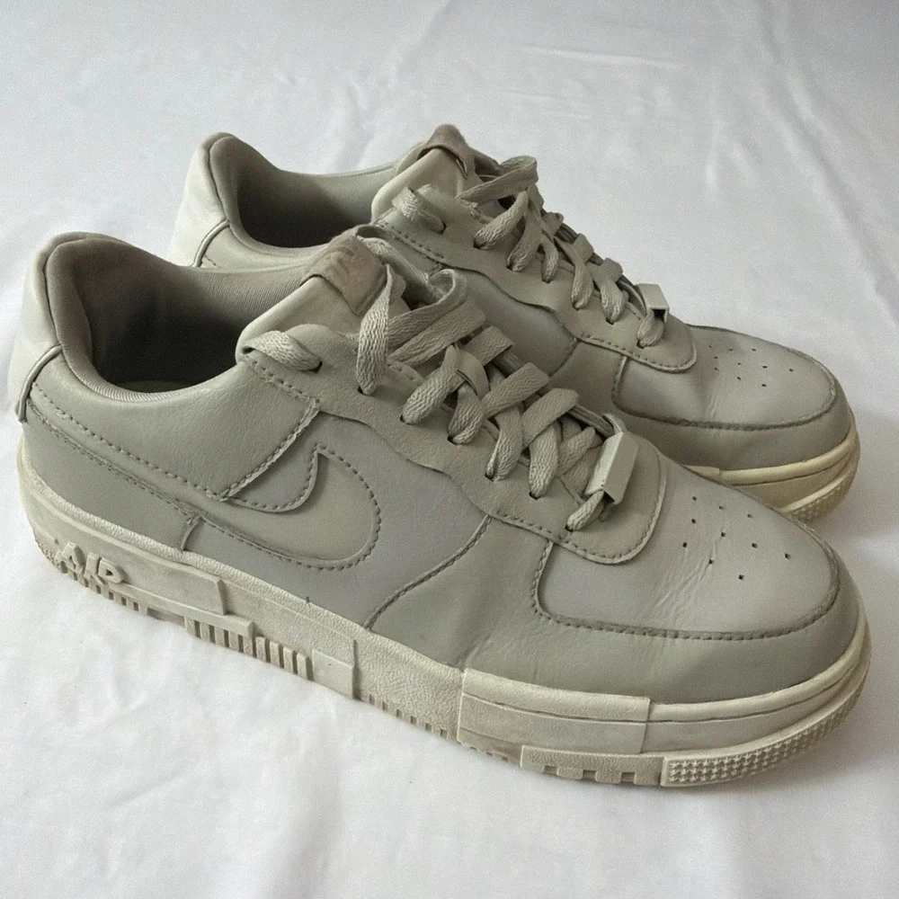 Women's Nike‎ Air Force 1 Pixel Light Stone Grey Size 9.5 Casual Gym Shoes Fit